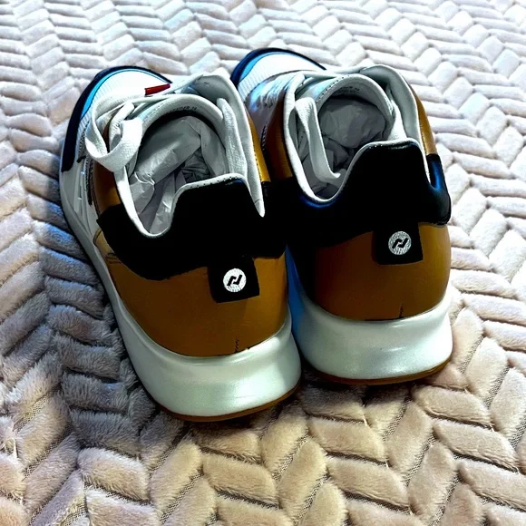 Women’s Rollie Sneaker Size 8/EU 39. ****New in Box*** - Picture 5 of 7